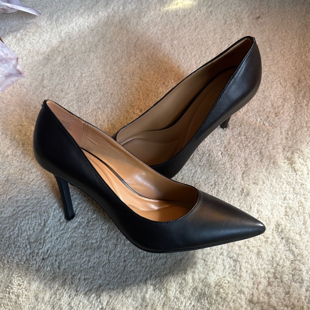 Jessica Simpson black heels